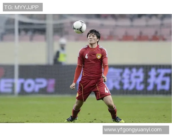 高峰足球运动员的传奇生涯与中国足球发展之路 高峰足球运动员的传奇生涯与中国足球发展之路